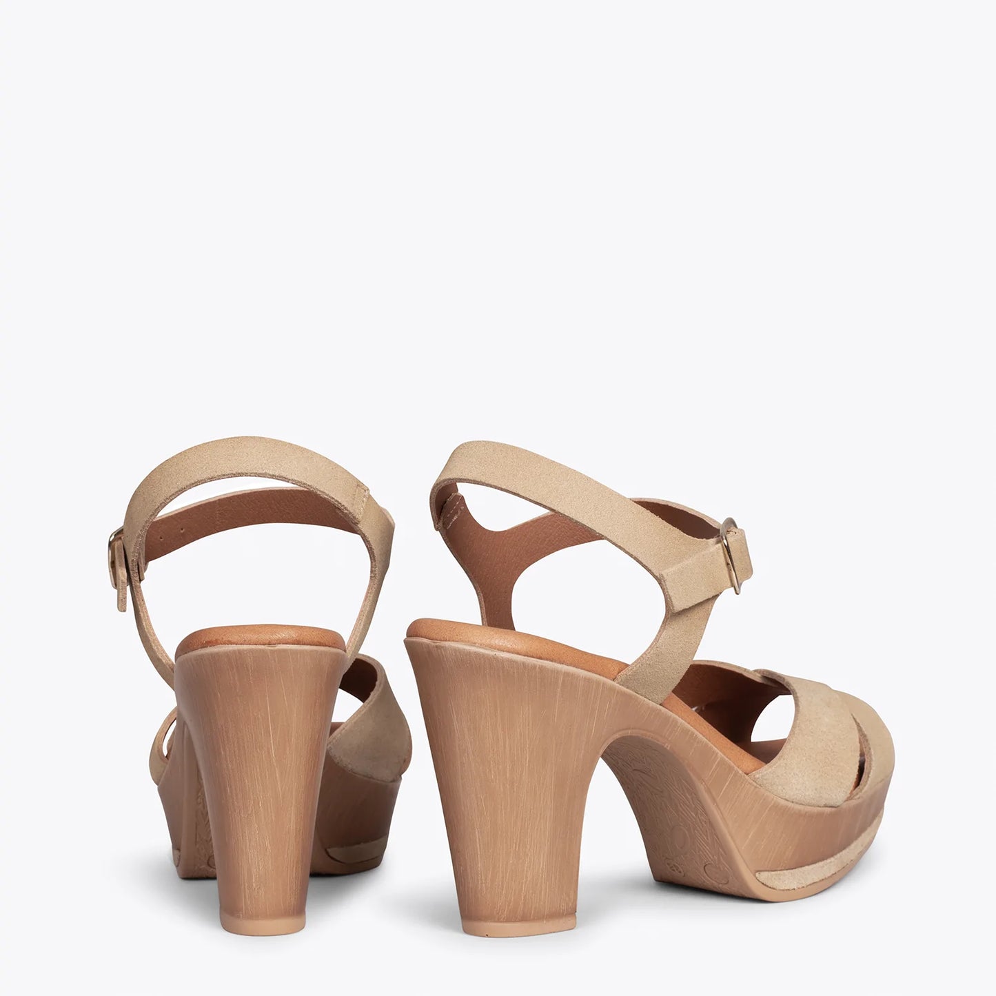 MYKONOS Sandalias con plataforma y tacón CAMEL