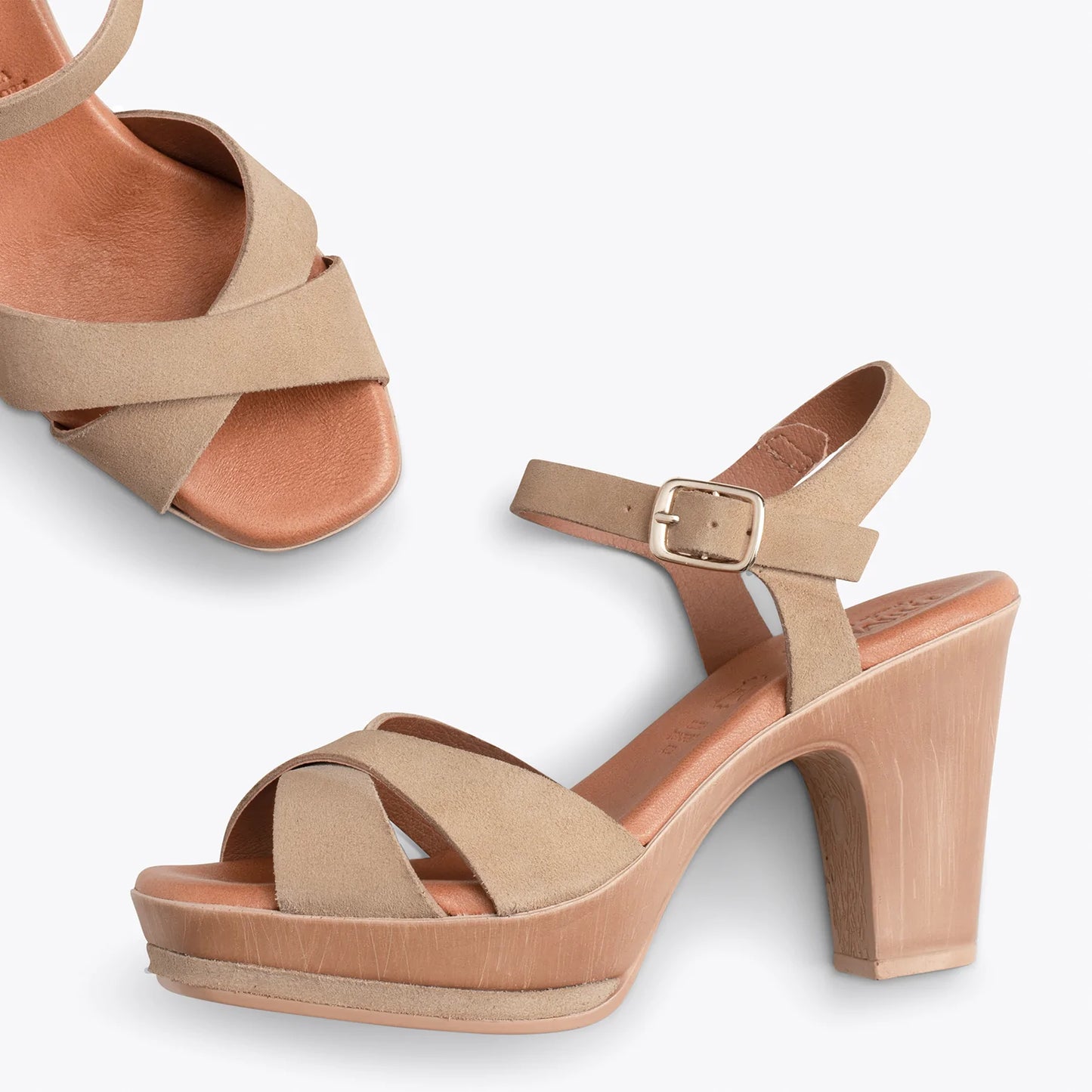 MYKONOS Sandalias con plataforma y tacón CAMEL
