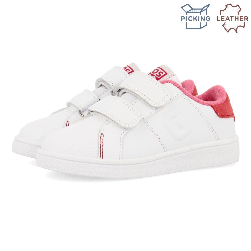 Sneakers colegiales blancas con detalle en rosa y doble cierre ajustable VOLSK